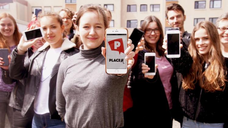 Mit der Smartphone App Placem können Jugendliche auch am lokalen politischen Geschehen teilnehmen und selbst mitgestalten.