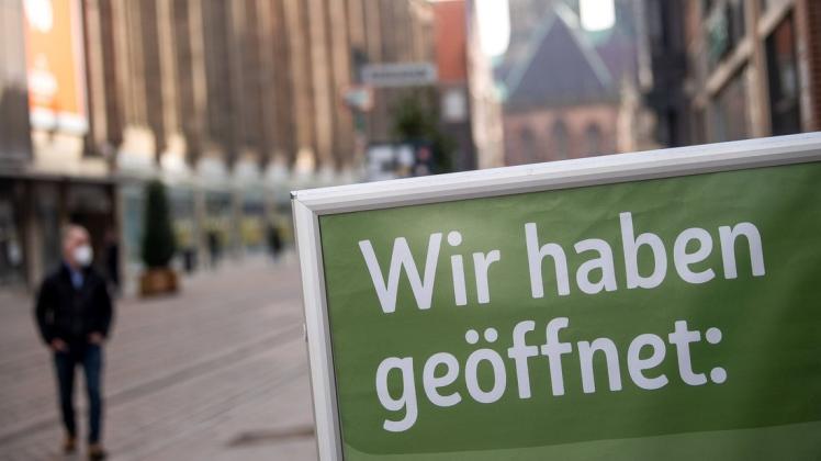 In der Stadt Bremen sind die Corona-Regeln wieder gelockert worden. Die Bundesnotbremse gilt dort nicht mehr.