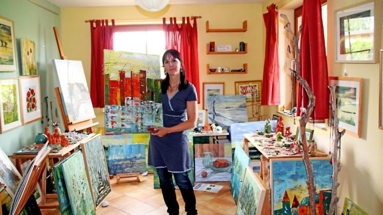 Freut sich auf Besucher in ihrem Schwaaner Atelier: Kathrin Wolbring-Wagner