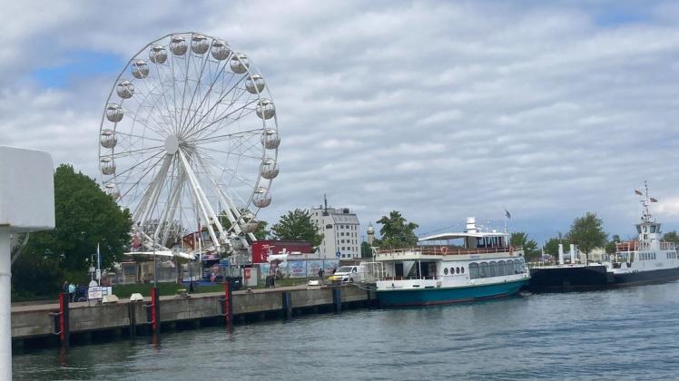 Es ist 36 Meter hoch, das Riesenrad der Schaustellerfamilie Geisler. Ab Freitag darf es sich wieder auf der Mittelmole drehen. Es ist 36 Meter hoch, das Riesenrad der Schaustellerfamilie Geisler. Ab Freitag darf es sich wieder auf der Mittelmole drehen.