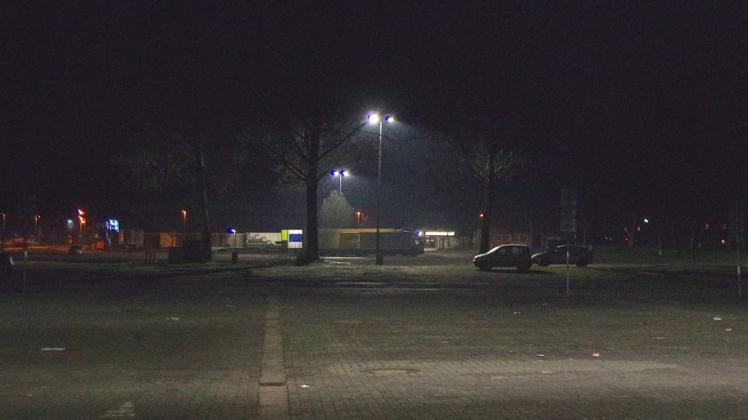 Die Graftwiesen bei Nacht: Im Vorfeld des Einsatzes hatte es nach Polizeiangaben bereits mehrfach Beschwerden über Treffen auf dem Parkplatz gegeben. (Symbolfoto)