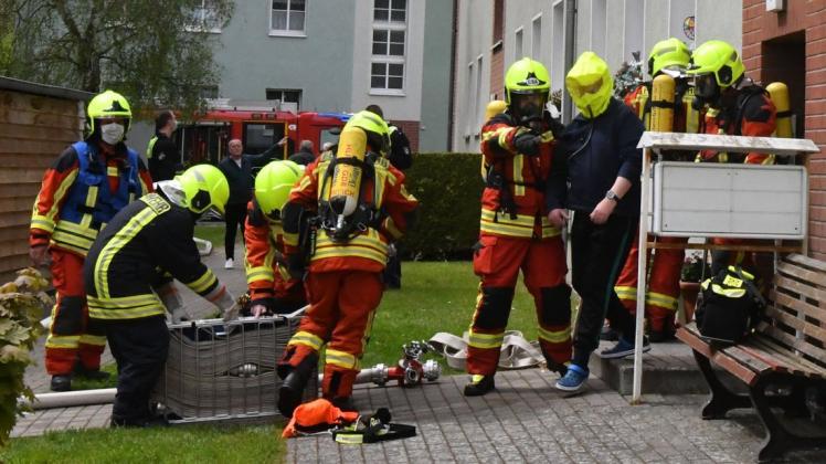 Einsatz mit Menschenrettung: Die Freiwillige Feuerwehr Gadebusch war am Pfingstsonntag gefordert.