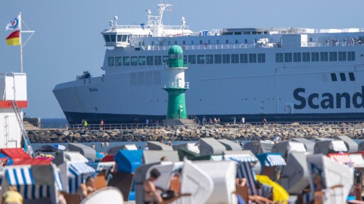 Auf die Plätze, fertig, los: Wer würde eher die dänische Küste erreichen: die Fähre, die in Rostock startet, oder die im Meer davon treibende Mütze? Auf die Plätze, fertig, los: Wer würde eher die dänische Küste erreichen: die Fähre, die in Rostock startet, oder die im Meer davon treibende Mütze?
