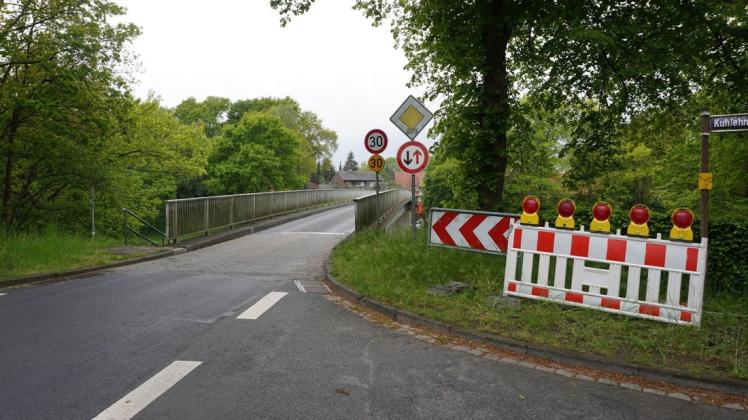 War am Dienstag (25. Mai 2021) längere Zeit für Autos und Radfahrer gesperrt: Die Kanalbrücke im Zuge der Hemsener Straße in Meppen-Hüntel.