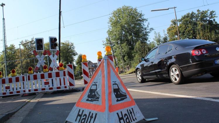 Weil auf der Bahnstrecke zwischen Bersenbrück und Quakenbrück die Bahnübergänge saniert werden, müssten Autofahrer, Radfahrer und Fußgänger mit Sperrungen rechnen. (Symbolfoto)
