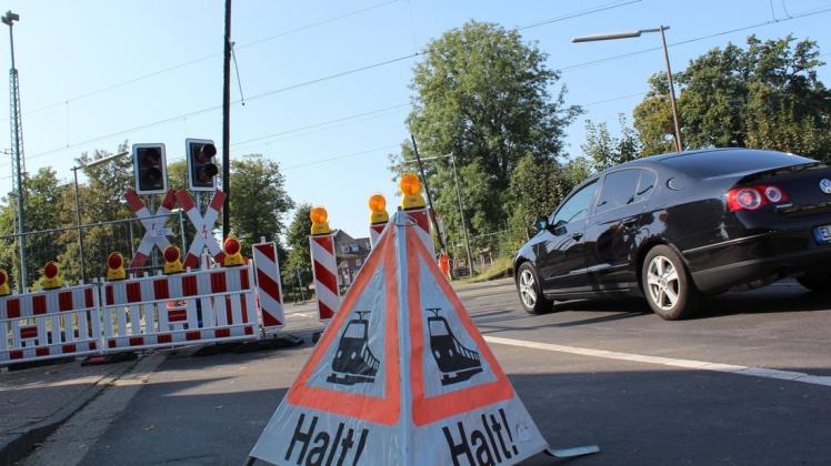Weil auf der Bahnstrecke zwischen Bersenbrück und Quakenbrück die Bahnübergänge saniert werden, müssten Autofahrer, Radfahrer und Fußgänger mit Sperrungen rechnen. (Symbolfoto) Weil auf der Bahnstrecke zwischen Bersenbrück und Quakenbrück die Bahnübergänge saniert werden, müssten Autofahrer, Radfahrer und Fußgänger mit Sperrungen rechnen. (Symbolfoto)