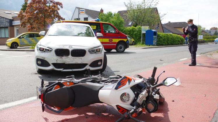 Ein Motorradfahrer ist bei einem Verkehrsunfall auf der Elmeloher Straße in Ganderkesee leicht verletzt worden.