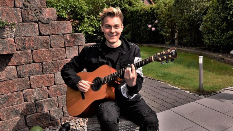 Julian Schmidt hofft auf eine Musikkarriere im Bereich Deutsch-Pop. Seine erste Single „Meine Vita“ erscheint am Freitag.