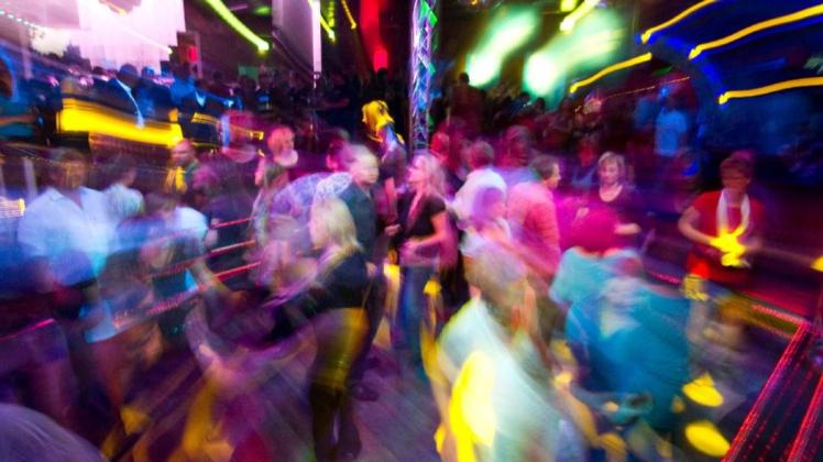Eine volle Tanzfläche bleibt mit der Wiedereröffnung der Clubs in Rostock dank Tanzverbot noch aus.