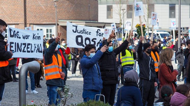 Am 3. April hatte das "Bündnis in Erinnerung an Qosay" zuletzt auf dem Rathausplatz in Delmenhorst demonstriert.