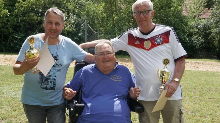 Das war seine Welt: Horst Roloff (M.) mit Sportfreunden beim Fest der Handicapsportler.