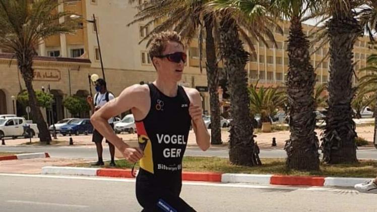 Johannes Vogel gelang beim Africa Triathlon Cup Yasmine Hammamet seinen ersten internationalen Podestplatz als Dritter sein erster internationaler Podestplatz