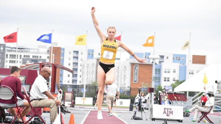 Starke Vorstellung bei den NCAA West Preliminary Championships in College Station (US-Bundesstaat Texas): Mit neuer Bestleistung von 13,56 Meter qualifizierte sich Dreispringerin Mara Häusler vom 1. LAV Rostock für die NCAA Championships (Nationale College-Meisterschaften in den USA) in Eugene (Oregon). Starke Vorstellung bei den NCAA West Preliminary Championships in College Station (US-Bundesstaat Texas): Mit neuer Bestleistung von 13,56 Meter qualifizierte sich Dreispringerin Mara Häusler vom 1. LAV Rostock für die NCAA Championships (Nationale College-Meisterschaften in den USA) in Eugene (Oregon).