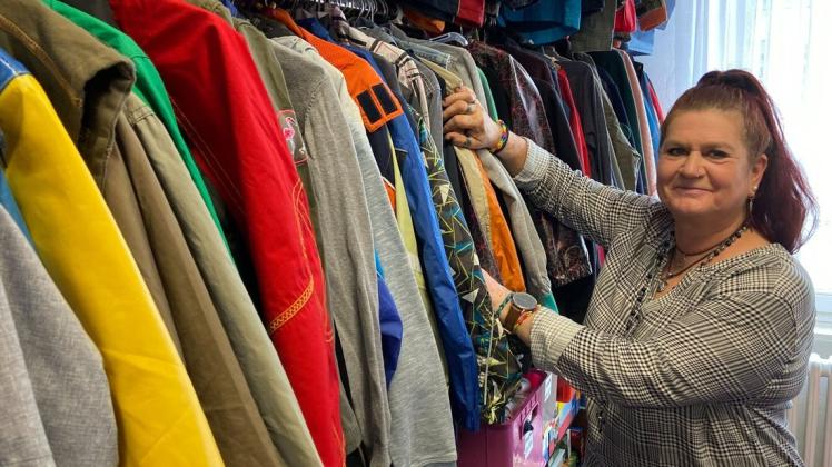 Im Team der Kleiderbörse Gadebusch arbeitet auch Sylvia Martin mit. Aktuell gesucht werde vor allem Kinderkleidung.