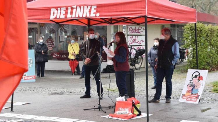 Edith Belz, hier bei der Kundgebung zum 1. Mai in Delmenhorst, belegt in ihrem Wahlbereich den ersten Listenplatz der Linken bei der Kommunalwahl. (Archivfoto)