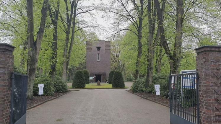 Auf dem städtischen Friedhof Bungerhof wird aktuell die Standfestigkeit der Grabmale kontrolliert. Das teilt die Stadtverwaltung Delmenhorst mit.