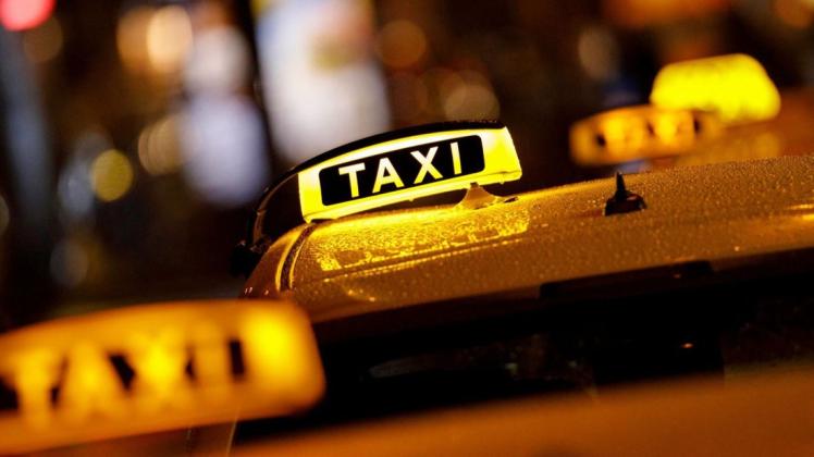 Nach einem Angriff auf eine Taxifahrerin sucht die Polizei nun mit einem Phantombild nach dem Täter. (Symbolbild)