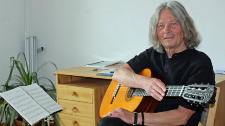 Zum „Musiklehrer Jugend musiziert 2021“ in MV gewählt: der Gitarrenlehrer Burghardt Steltner von der Kreismusikschule in Güstrow.