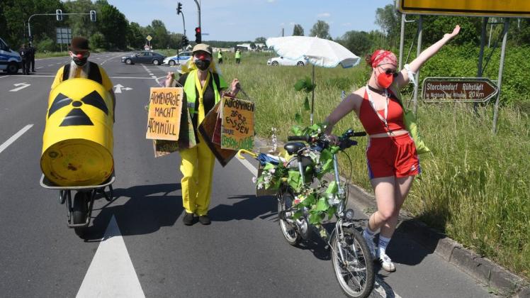 Klimawandel, Verkehrswende, gegen Atomkraft - die Protesteilnehmer haben viele Ziele.