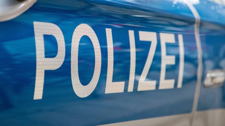 In Bremen sind bei einer Auseinandersetzung in einer Straßenbahn zwei Personen verletzt worden.