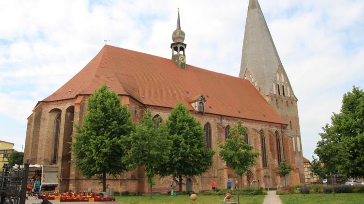 Ab Juli sorgen Kirchenhüter wieder dafür, dass Touristen und Einheimische in die Stiftskirche können.