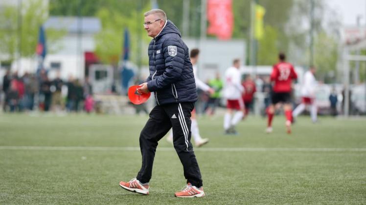 Der SV Warnemünde um Trainer Eckerhard Pasch gehörte zu den zehn Vereinen, die sich für eine eingleisige Verbandsliga aussprachen.