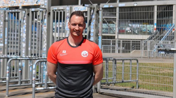 Spieler für den Profi-Bereich entwickeln und langfristig Aufstieg in die Regionalliga  – das sind die Ziele des neuen Trainers des FC Hansa Rostock II, Kevin Rodewald.