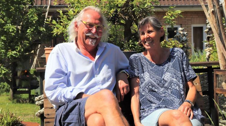 Mary Eßkuchen und Thomas Wrase sind seit 30 Jahren befreundet und teilen die Liebe zum Garten mit Düne.