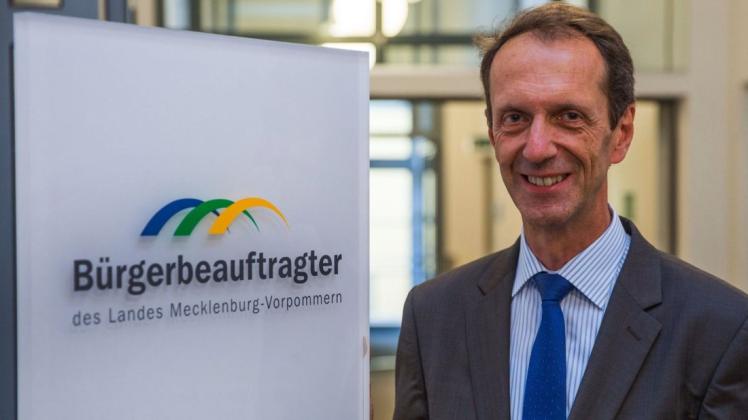 Der Bürgerbeauftragte des Landes Mecklenburg-Vorpommern, Matthias Crone, ist am 24. Juni in Rostock.