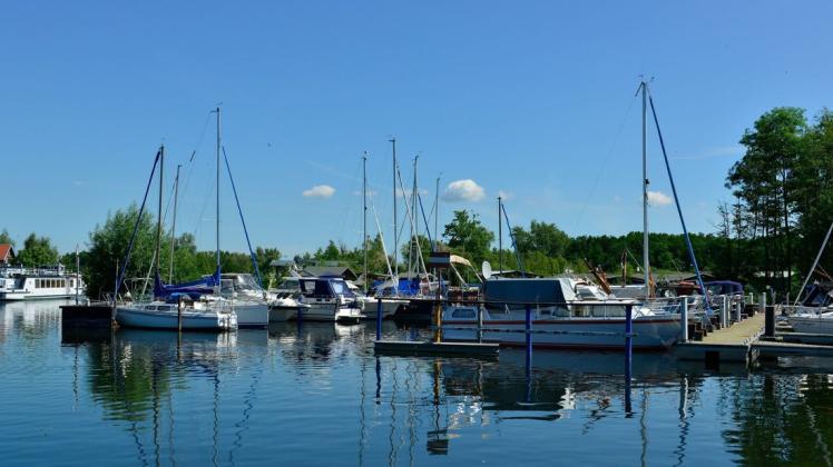 Der Liegeplatz der Boote der Vereinsmitglieder des Wassersportvereins Plau. Auch sie sind froh, dass, wenn auch im engen Rahmen, Training und Vereinsleben wieder möglich sind