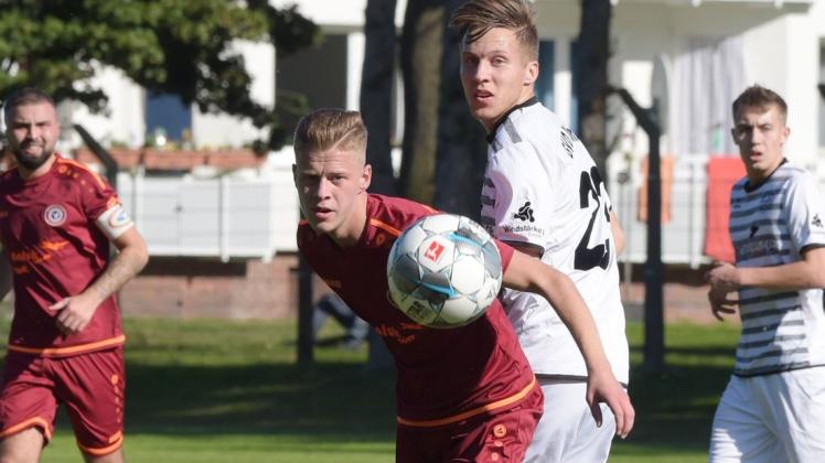 Mergim Bajqinovci (vorne) verstärkt den Fußball-Bezirksligisten SV Tur Abdin Delmenhorst im defensiven Mittelfeld.