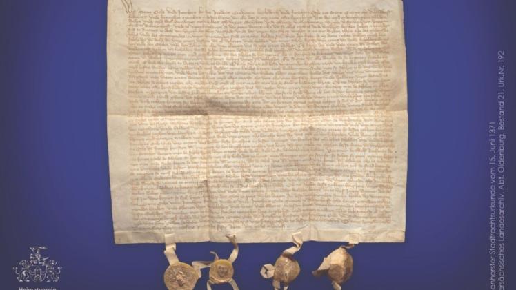 Die Urkunde mit den vier gräflichen Siegeln, die das Delmenhorsts Stadtrecht 1371 amtlich machte, hat der Heimatverein auf ein Gedenkblatt drucken lassen und in moderne Sprache übersetzt.