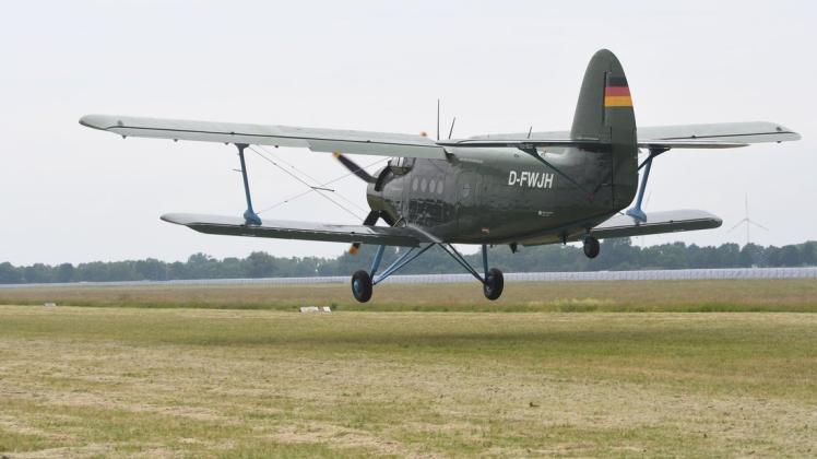 Die Antonov im Landeanflug in Perleberg.
