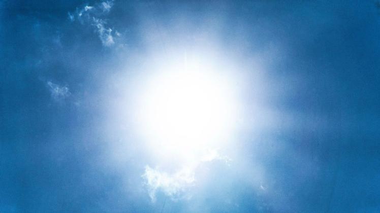 Die Sonne scheint in der kommenden Woche vom nahezu wolkenlosen Himmel herab, sagt der Deutsche Wetterdienst voraus.
