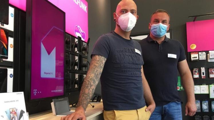 In Ludwigslust für die Kunden da: Firmeninhaber Stephan Krischke und Mitarbeiter Marcel Meißner
