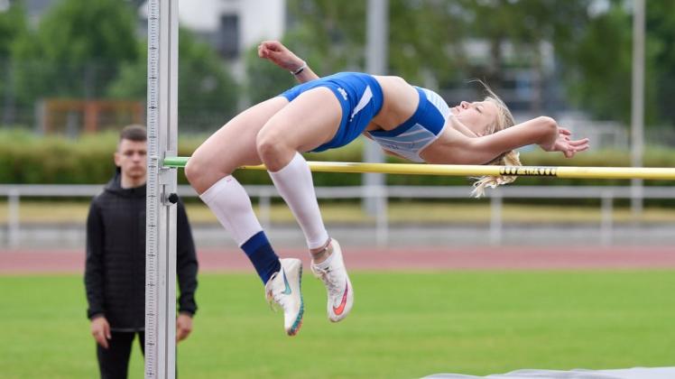 Beim Qualifikations-Sportfest im Rostocker Leichtathletikstadion überquerte die 14-jährige Maria Schnemilich vom 1. LAV im Hochsprung die Latte bei 1,66 Metern.