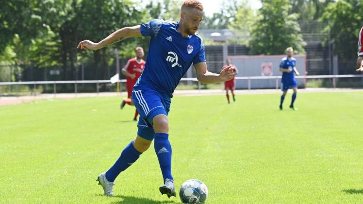 Marvin Osei, vom SV Atlas zum Brinkumer SV gewechselt, möchte mit seinem neuen Club über den Bremer Landespokal in den DFB-Pokal einziehen. Er ist einer von drei Delmenhorstern, die für den Fünftligisten auflaufen.
