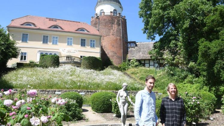 Kim Stellenbrinck und Jonas Mog eröffnen auf der Burg in Lenzen ein veganes Hotel.