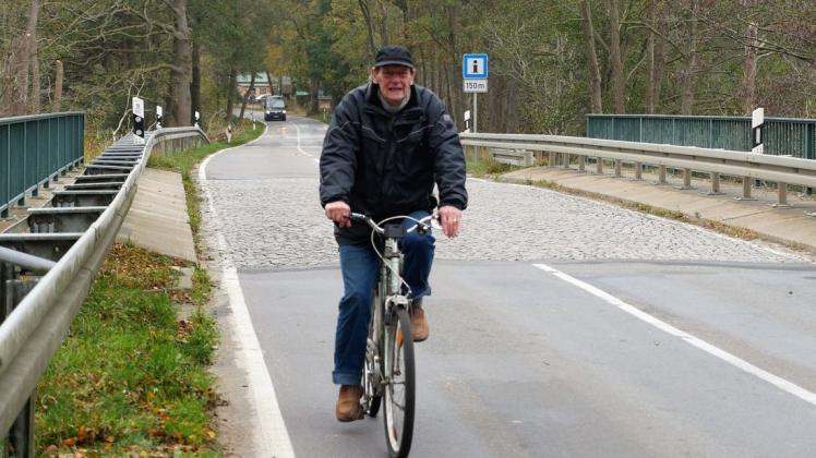 Kämpft seit Jahren für einen Radweg auf dem Damm über den Krakower See: Gundolf Bötefür aus Krakow am See.