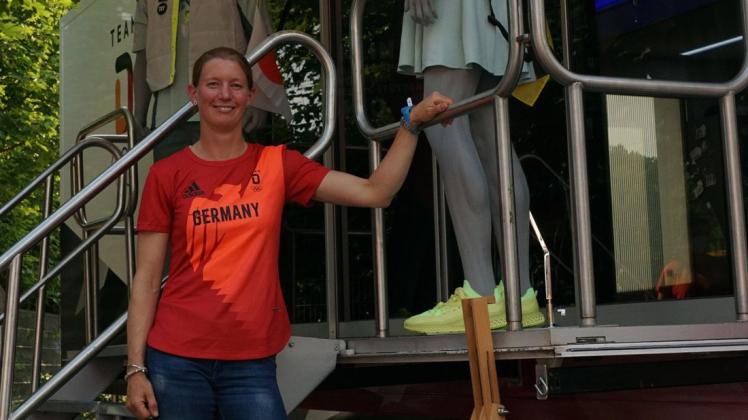 Hat beim Olympia-Stützpunkt in Hamburg die Kleidung des "Teams Deutschland Tokio" kennengelernt: Vielseitigkeitsreiterin Sandra Auffarth (RV Ganderkesee). Wenn sie für die Olympischen Spiele nominiert wird, erhält sie die Ausrüstung.