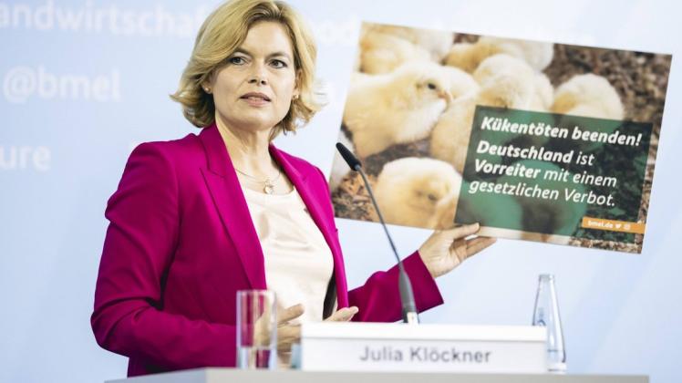 Julia Klöckner zählt den Ausstieg aus dem Kükentöten zu den Erfolgen ihrer Amtszeit als Agrarministerin.