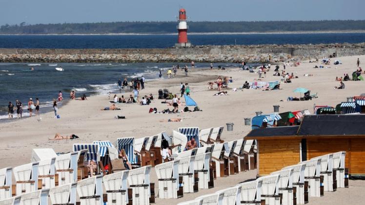 Die neue Strandsatzung haben die Mitglieder der Rostocker Bürgerschaft vor der Sommerpause vertagt und jetzt richtig viel Zeit, um darüber nachzudenken, welche Regeln demnächst am Strand gelten sollen.