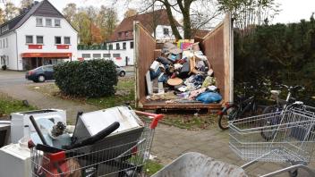 Müll ist in Düsternort immer wieder ein Problem. Das neue Wohnraumschutzgesetz in Niedersachsen soll unwürdigen Wohnverhältnissen Abhilfe schaffen. (Archivfoto)