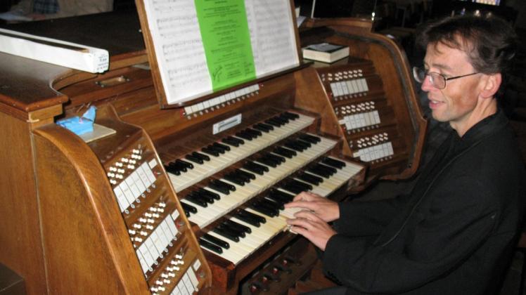 Organist Wieland Meinhold ist am Donnerstag in Schwaan zu Gast.