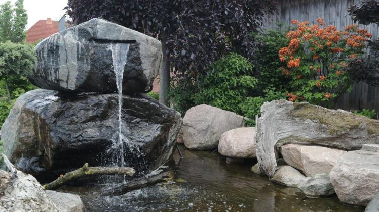 Gnutz Hans Rüschmanns Wasserspiele begeistern bei Offenen Gärten