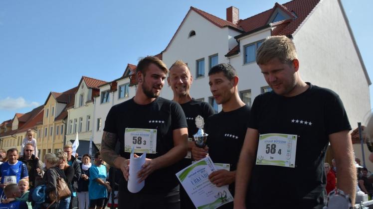 Auch dieses Foto entstand beim City-Lauf. 2018 stand ein Team der Neuendorfer Firma Kramer mit auf dem Siegerpodest.