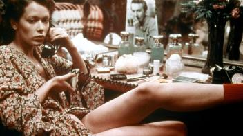 Sylvia Kristel als Emamanuelle in dem Erotikfilm ·Emmanuelle· von 1974.