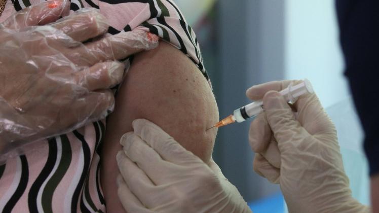In Elmshorn können sich nun Menschen impfen lassen, die bislang keinen Termin ergattern konnten.