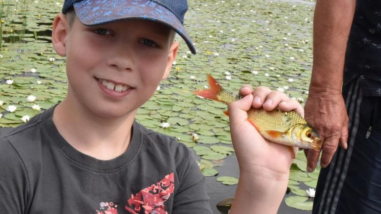 Er erwies sich als erfolgreicher Angler. Felix zog unter anderem die Rotfeder aus dem Wasser.