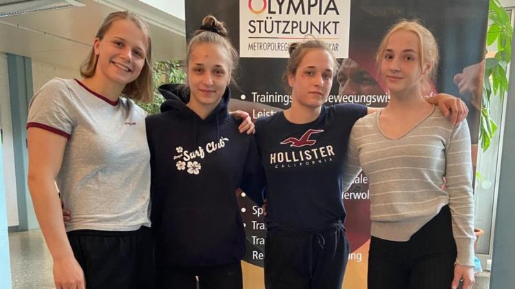 Nehmen letztlich doch an der Junioren-Europameisterschaft teil, doch im Vollbesitz ihrer Kräfte sind sie nicht (von links): Luisa Scheel, Angelina und Josefine Purschke, Rebekka March